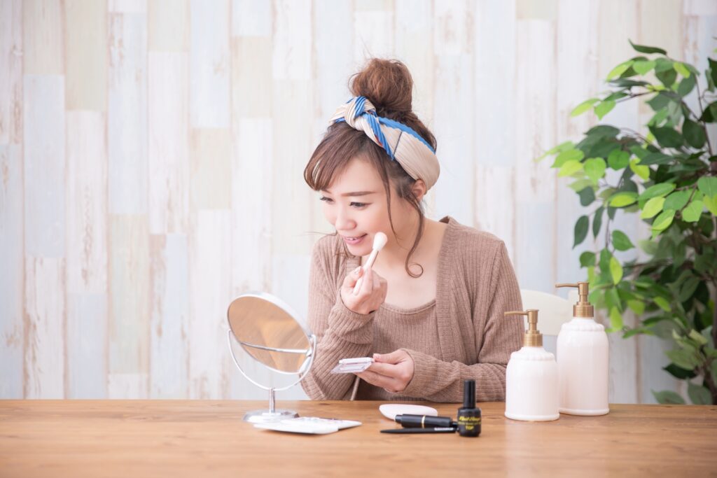 ファンデの厚塗りを防ぐ方法！ナチュラルで崩れにくいベースメイクの作り方│美容情報サイト Beauty Web(ビューティーウェブ)