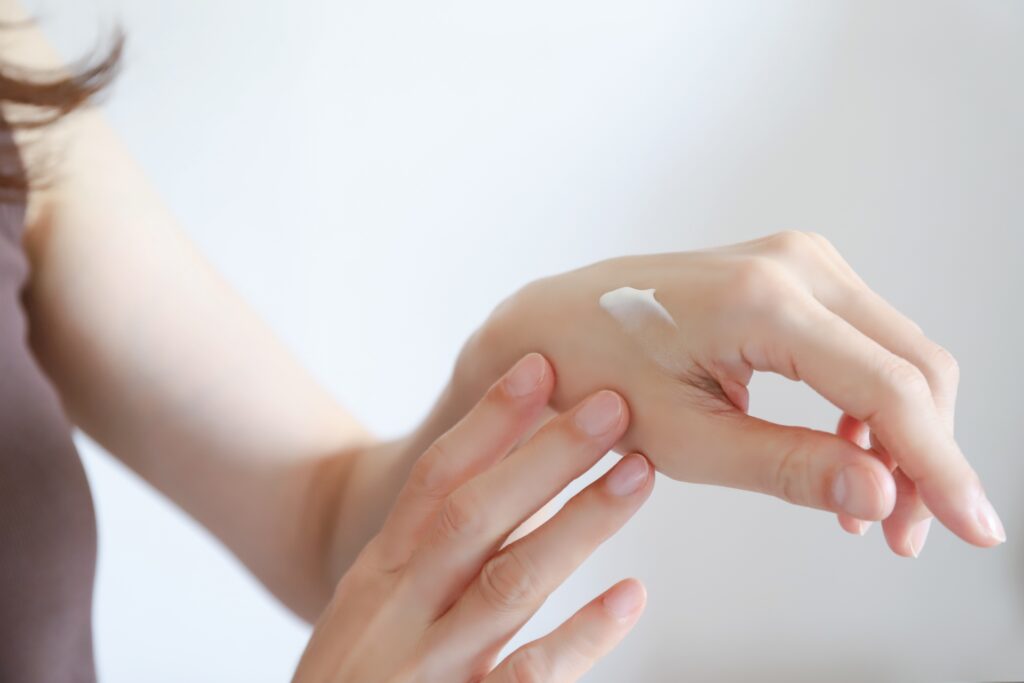 爪の縦筋が目立つ原因と対策を徹底解説！自宅でできるケアと予防方法│美容情報サイト Beauty Web(ビューティーウェブ)