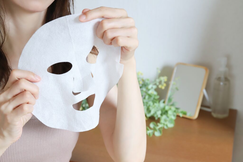 シートマスクを毎日使う効果はある？正しい頻度と肌質別の使い方を徹底解説│美容情報サイト Beauty Web(ビューティーウェブ)