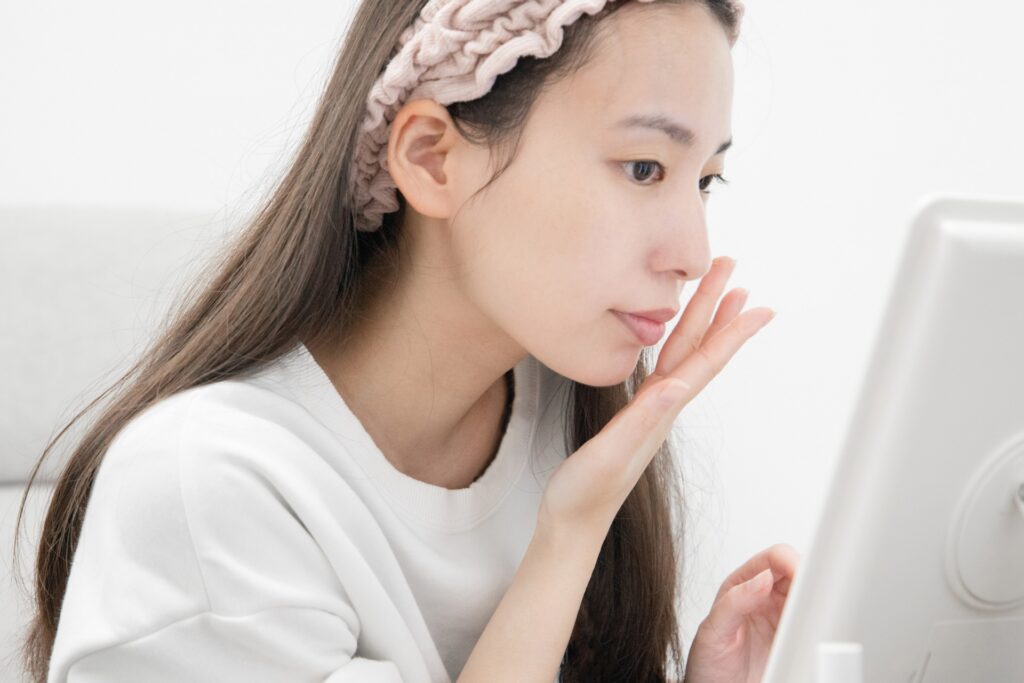 ファンデの厚塗りを防ぐ方法！ナチュラルで崩れにくいベースメイクの作り方│美容情報サイト Beauty Web(ビューティーウェブ)