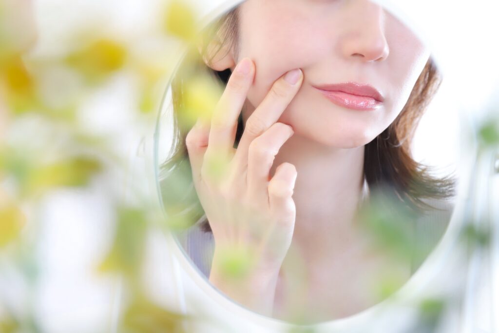 リップで皮むけが目立つ原因と対処法!今すぐ整えるメイク&根本改善ケア│美容情報サイト Beauty Web(ビューティーウェブ)