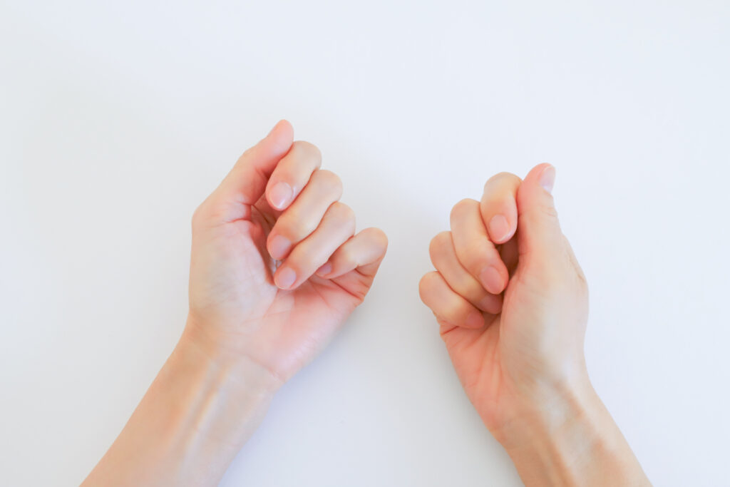 爪の縦筋が目立つ原因と対策を徹底解説！自宅でできるケアと予防方法│美容情報サイト Beauty Web(ビューティーウェブ)