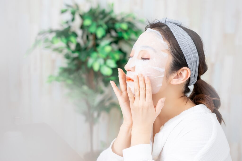 シートマスクを毎日使う効果はある？正しい頻度と肌質別の使い方を徹底解説│美容情報サイト Beauty Web(ビューティーウェブ)