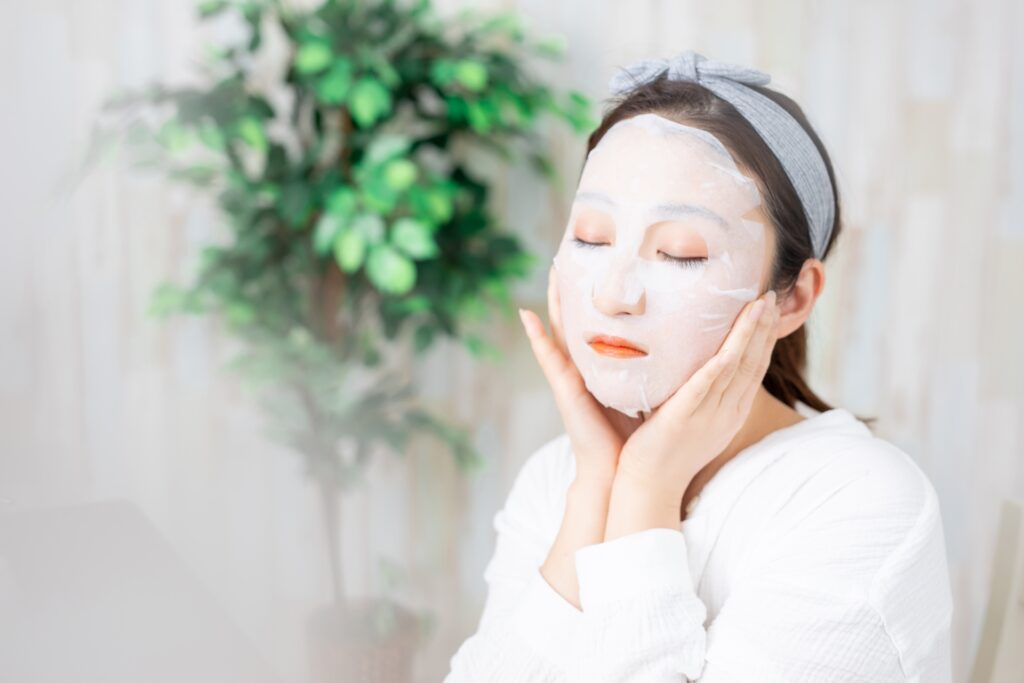 シートマスクを毎日使う効果はある？正しい頻度と肌質別の使い方を徹底解説│美容情報サイト Beauty Web(ビューティーウェブ)