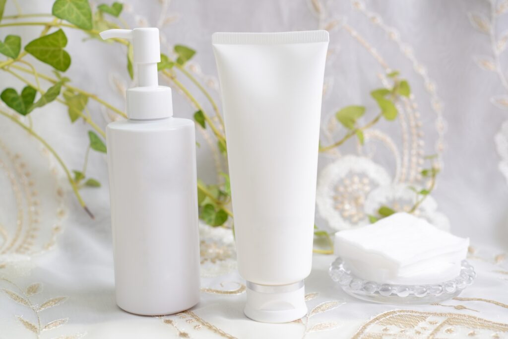 ニキビは触らない方がいい理由と正しいケア方法！│美容情報サイト Beauty Web(ビューティーウェブ)