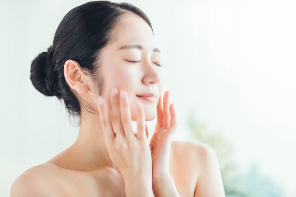 ニキビは触らない方がいい理由と正しいケア方法！│美容情報サイト Beauty Web(ビューティーウェブ)