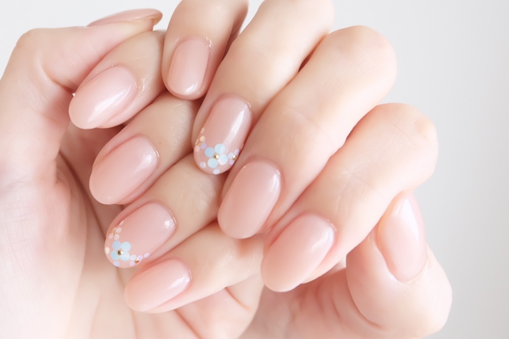 初心者でも失敗しない！マニキュアのおすすめ色と選び方【これだけ見ればOK】│美容情報サイト Beauty Web(ビューティーウェブ)