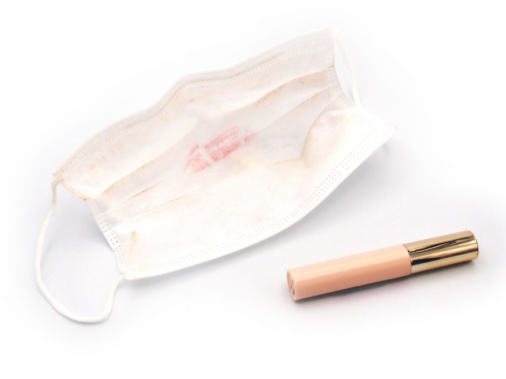 マスクで化粧崩れする原因と対策｜1日中崩れないメイクのコツを徹底解説│美容情報サイト Beauty Web(ビューティーウェブ)