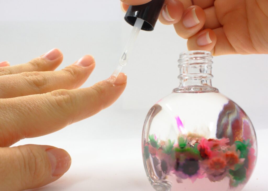 ネイルの先端が欠ける原因と対処法!今すぐ直す方法と長持ちさせるコツ│美容情報サイト Beauty Web(ビューティーウェブ)