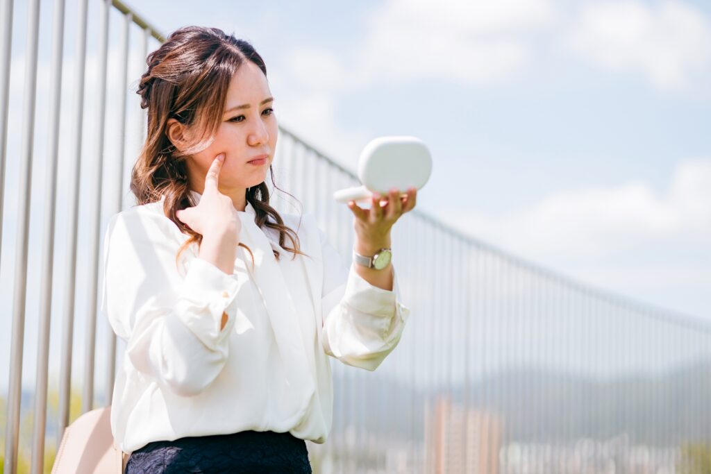 マスクで化粧崩れする原因と対策｜1日中崩れないメイクのコツを徹底解説│美容情報サイト Beauty Web(ビューティーウェブ)