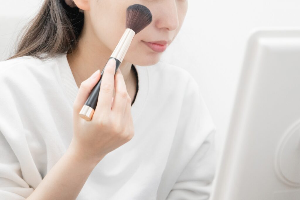 マスクで化粧崩れする原因と対策｜1日中崩れないメイクのコツを徹底解説│美容情報サイト Beauty Web(ビューティーウェブ)