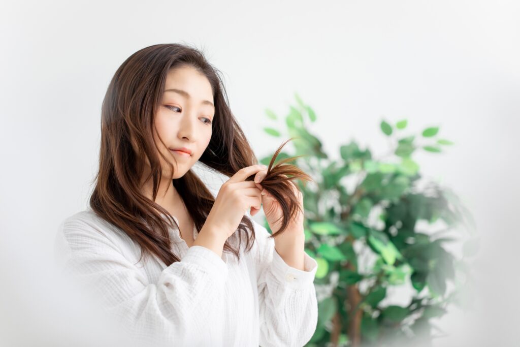ダメージ毛を改善する方法！原因から正しいヘアケアを徹底解説│美容情報サイト Beauty Web(ビューティーウェブ)