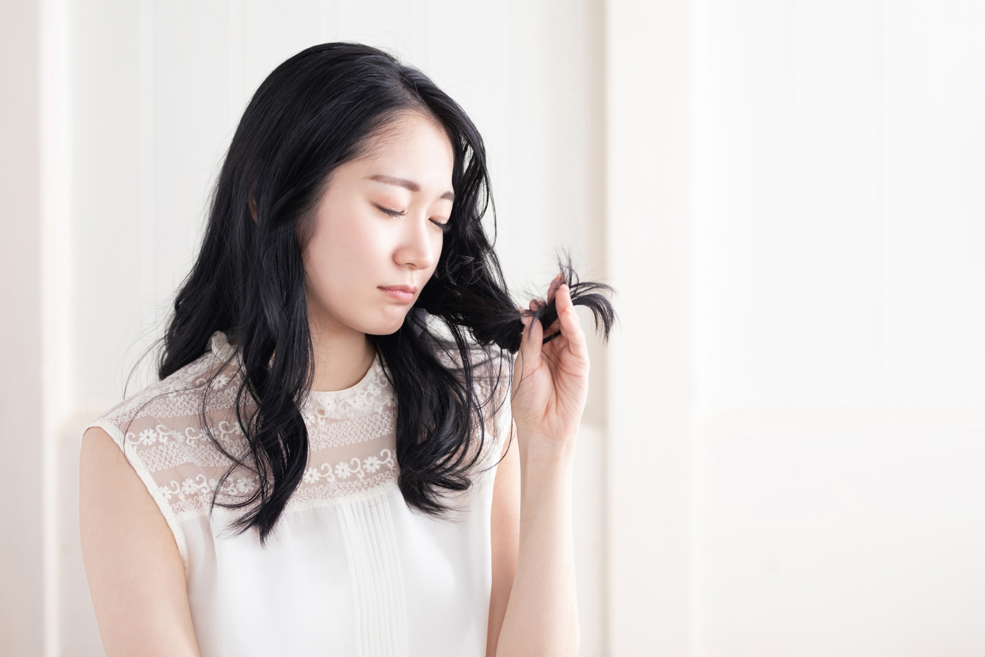 ダメージ毛を改善する方法！原因から正しいヘアケアを徹底解説│美容情報サイト Beauty Web(ビューティーウェブ)