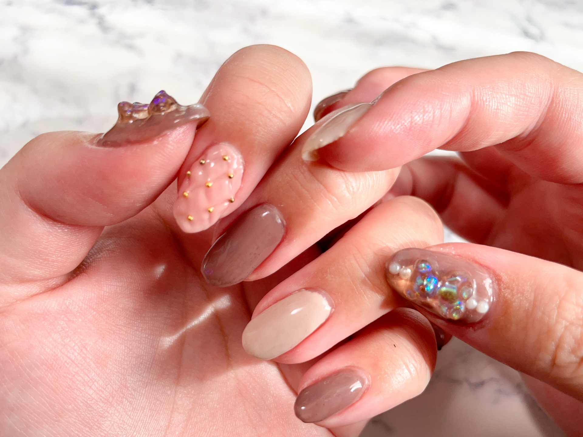 ジェルネイルを綺麗に塗る方法！初心者でもムラなく仕上げるコツ│美容情報サイト Beauty Web(ビューティーウェブ)