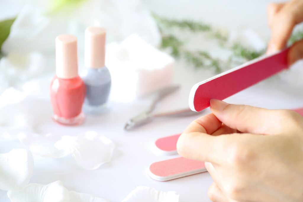 ジェルネイルを綺麗に塗る方法！初心者でもムラなく仕上げるコツ│美容情報サイト Beauty Web(ビューティーウェブ)