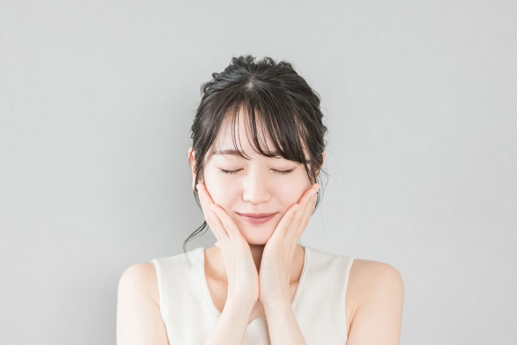 夜に行う角質ケアの頻度はどれくらい？敏感肌でも失敗しない正しいペースと注意点│美容情報サイト Beauty Web(ビューティーウェブ)