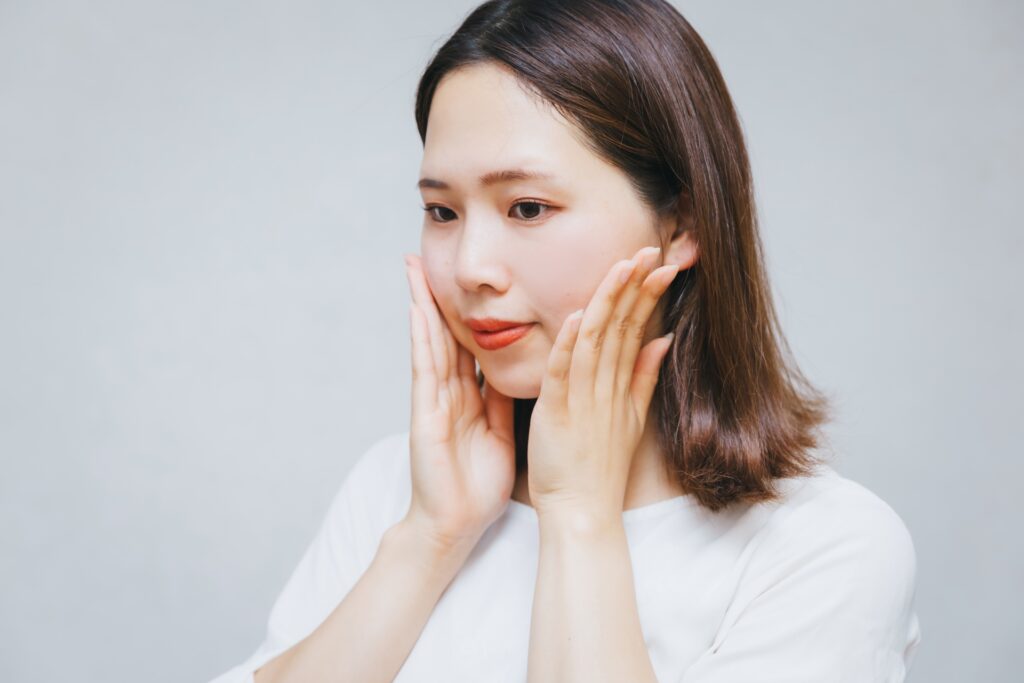 夜に行う角質ケアの頻度はどれくらい？敏感肌でも失敗しない正しいペースと注意点│美容情報サイト Beauty Web(ビューティーウェブ)