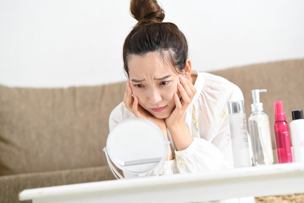 夜に行う角質ケアの頻度はどれくらい？敏感肌でも失敗しない正しいペースと注意点│美容情報サイト Beauty Web(ビューティーウェブ)