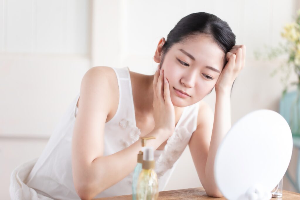 夜に行う角質ケアの頻度はどれくらい？敏感肌でも失敗しない正しいペースと注意点│美容情報サイト Beauty Web(ビューティーウェブ)