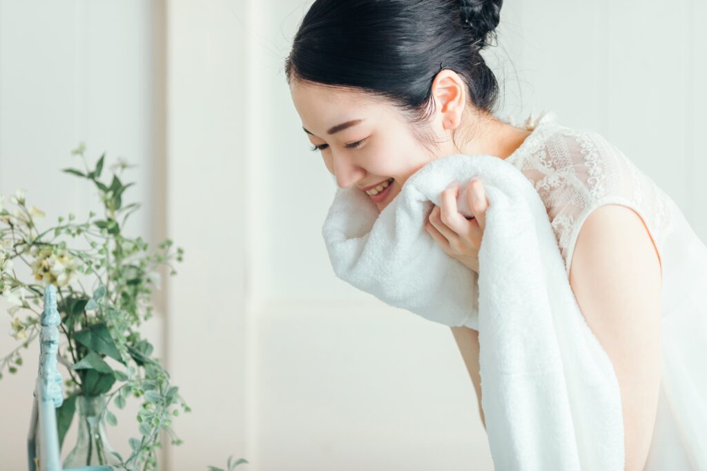 毛穴ケアは夜のルーティンで差がつく！翌朝の肌が変わる正しい習慣│美容情報サイト Beauty Web(ビューティーウェブ)