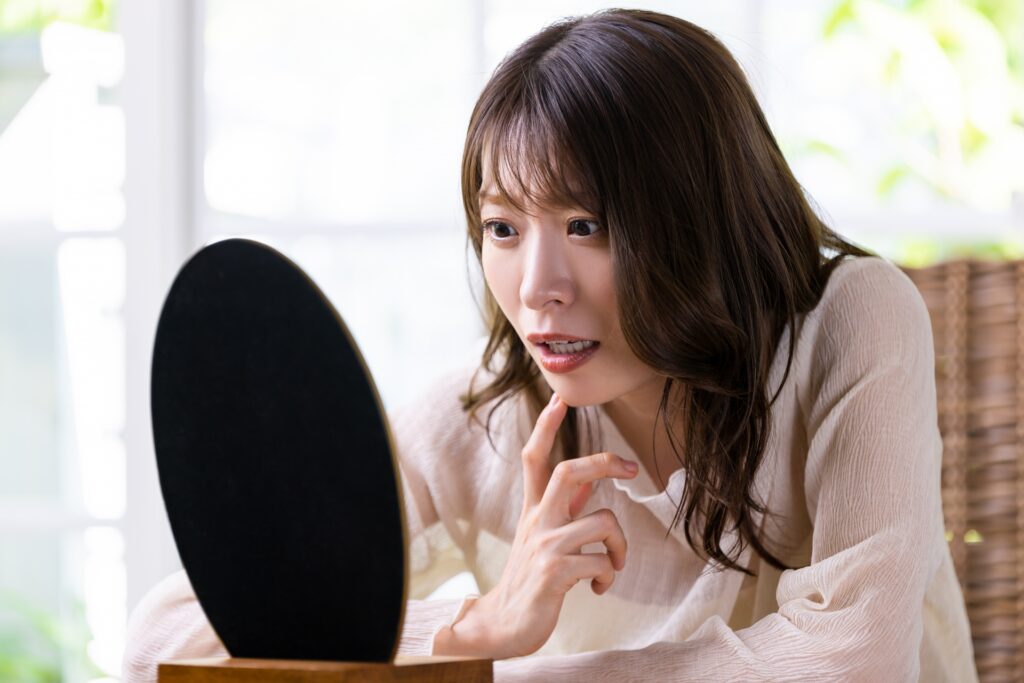 夕方になると顔がくすむ原因は？朝の透明感をキープする改善方法を解説│美容情報サイト Beauty Web(ビューティーウェブ)