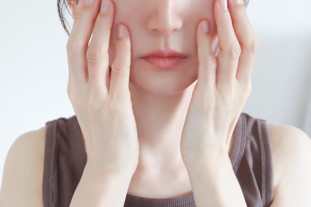 夕方になると顔がくすむ原因は？朝の透明感をキープする改善方法を解説│美容情報サイト Beauty Web(ビューティーウェブ)