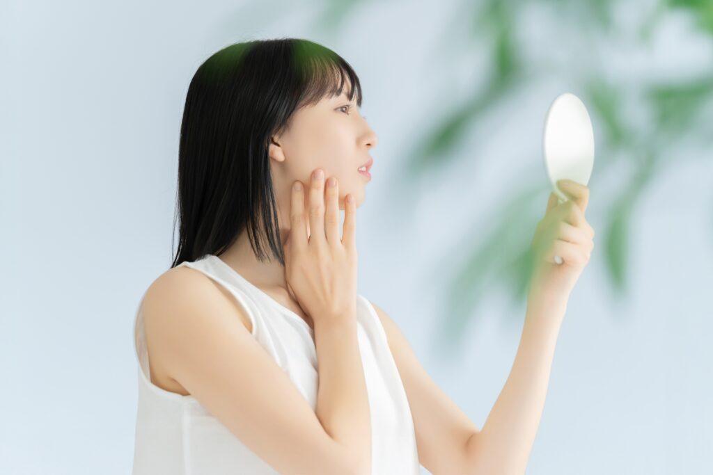 夕方になると顔がくすむ原因は？朝の透明感をキープする改善方法を解説│美容情報サイト Beauty Web(ビューティーウェブ)