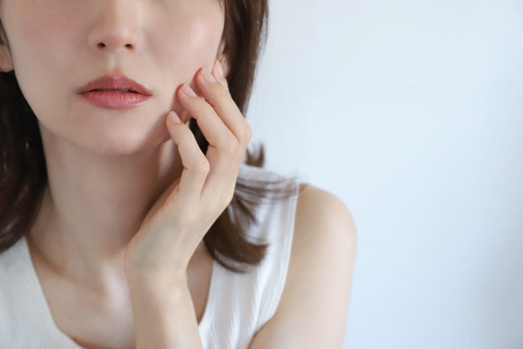 夕方になると顔がくすむ原因は？朝の透明感をキープする改善方法を解説│美容情報サイト Beauty Web(ビューティーウェブ)