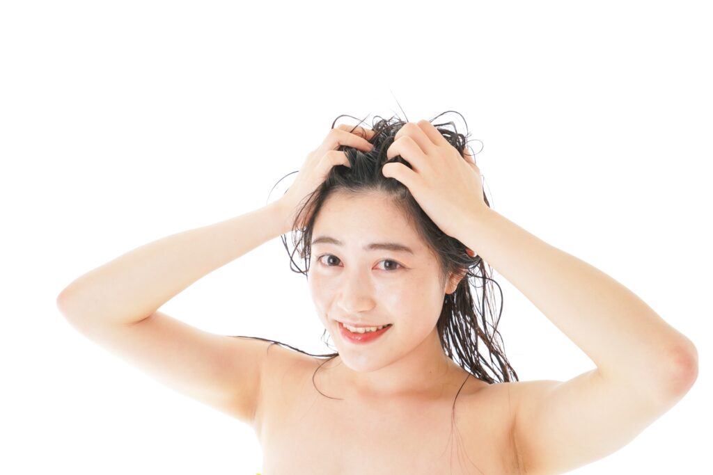 髪のボリュームを抑える方法とは？広がる原因とまとまりやすいヘアケアを解説│美容情報サイト Beauty Web(ビューティーウェブ)