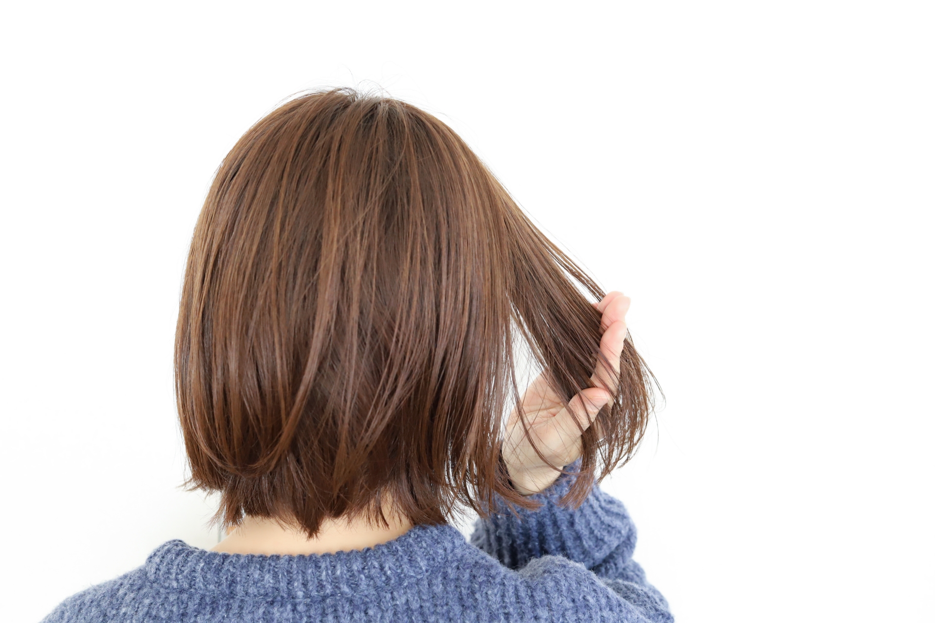 髪のボリュームを抑える方法とは？広がる原因とまとまりやすいヘアケアを解説│美容情報サイト Beauty Web(ビューティーウェブ)