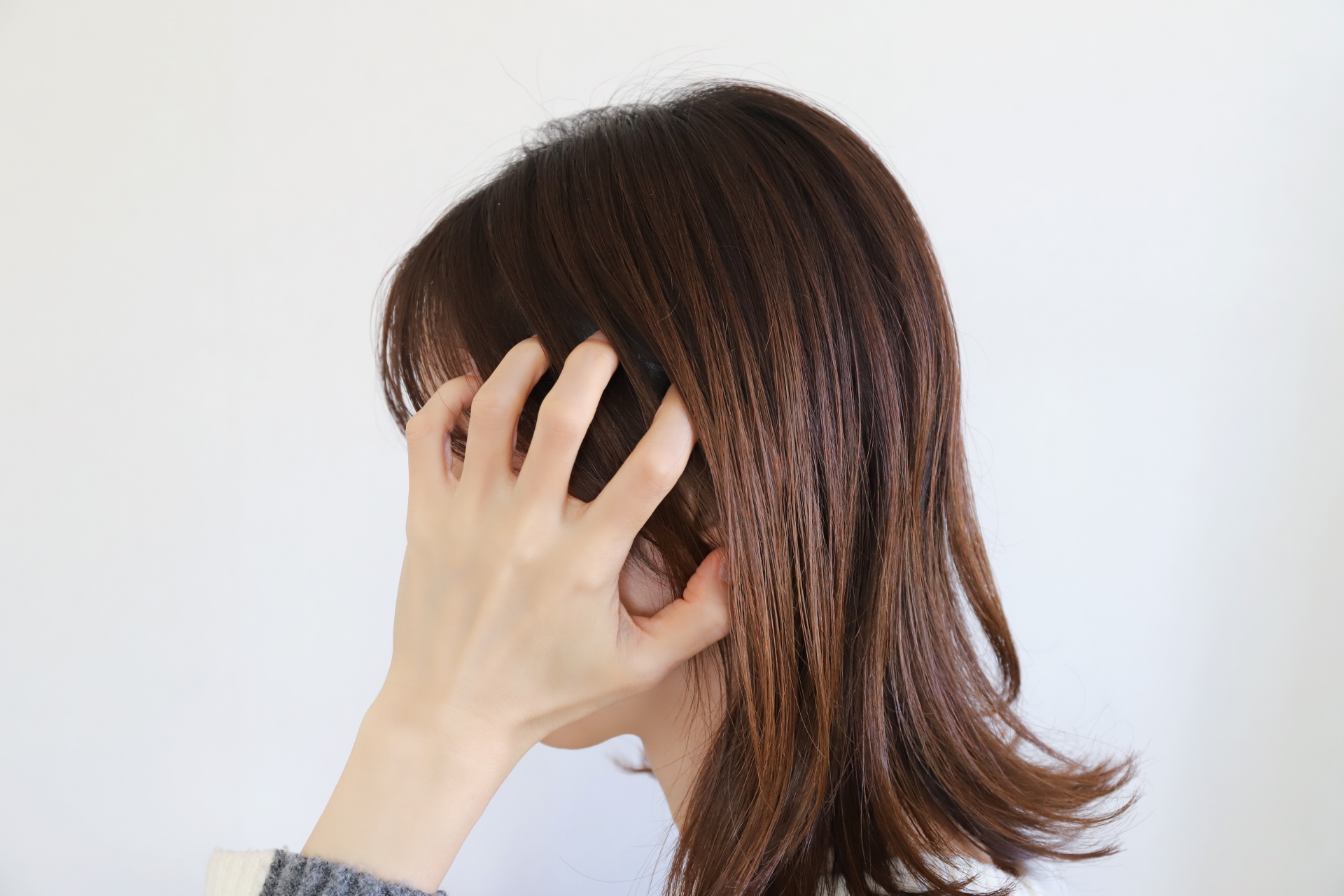頭皮が乾燥してかゆい女性へ｜原因と今日から見直したいヘアケア方法│美容情報サイト Beauty Web(ビューティーウェブ)