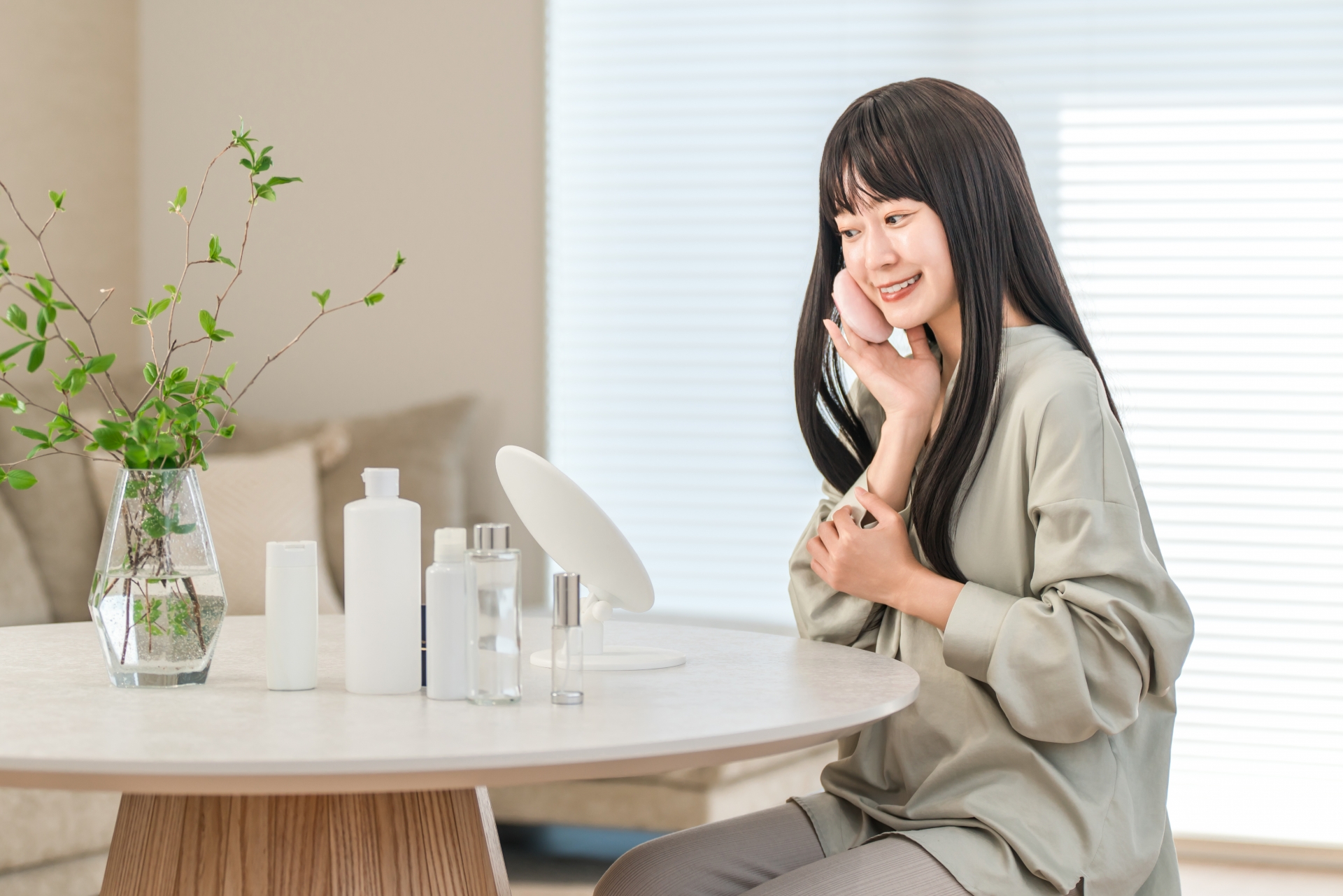 ベースメイクの順番を初心者向けに解説！自然に仕上げる基本ステップ│美容情報サイト Beauty Web(ビューティーウェブ)