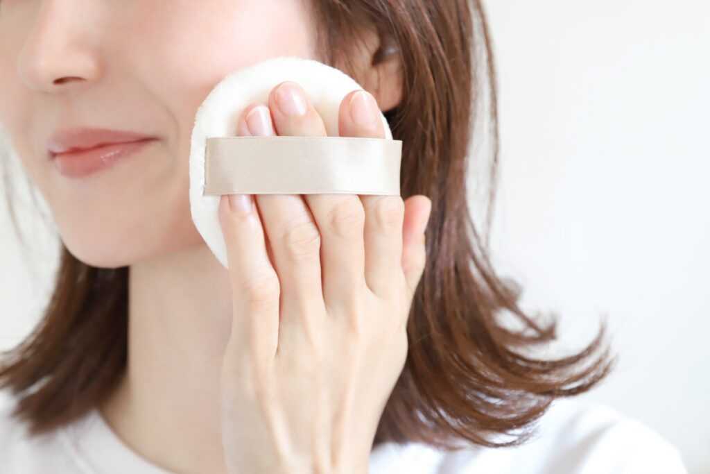 外出先の時短メイク術！崩れを直してきれいに見せるコツを解説│美容情報サイト Beauty Web(ビューティーウェブ)