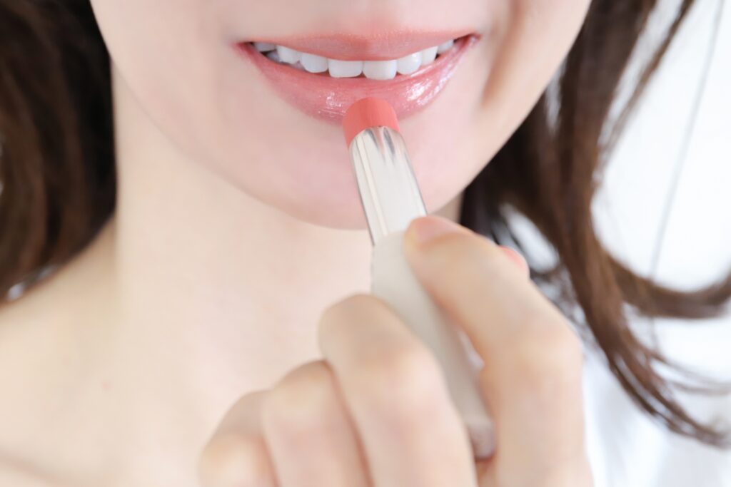 外出先の時短メイク術！崩れを直してきれいに見せるコツを解説│美容情報サイト Beauty Web(ビューティーウェブ)