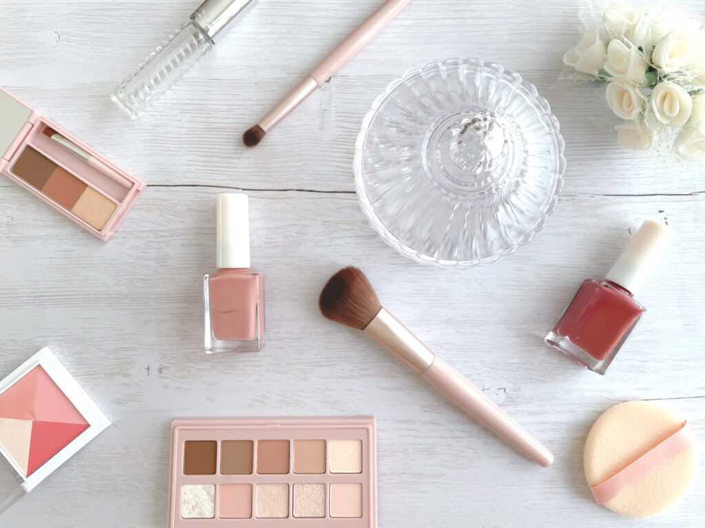 外出先の時短メイク術！崩れを直してきれいに見せるコツを解説│美容情報サイト Beauty Web(ビューティーウェブ)