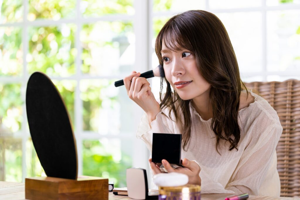 メイクを綺麗に見せるコツは?初心者でも清潔感が出る仕上げ方│美容情報サイト Beauty Web(ビューティーウェブ)