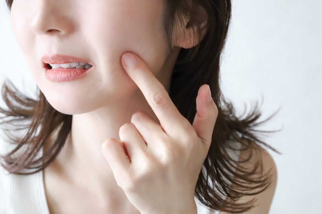 保湿しても顔が乾燥するあなたへ｜顔が乾燥する原因とは？│美容情報サイト Beauty Web(ビューティーウェブ)