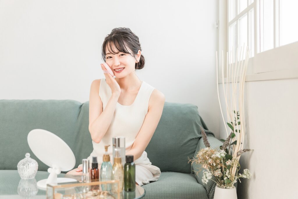 乾燥肌のベースメイクはどうする？粉っぽさを防ぐ順番とコツ│美容情報サイト Beauty Web(ビューティーウェブ)