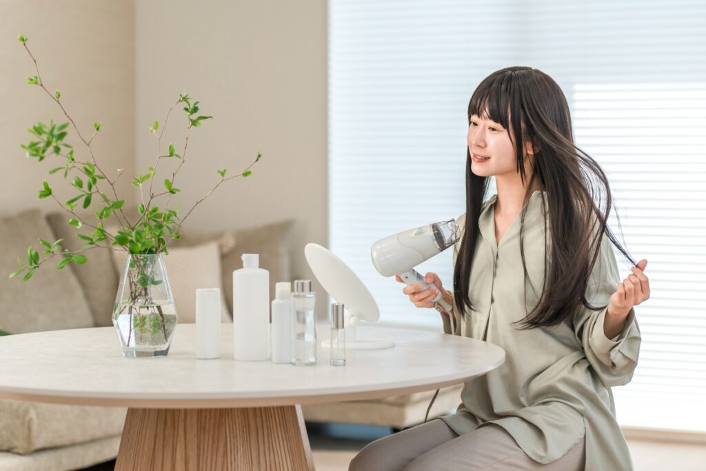 髪の毛のうねりを改善する方法は？原因別に毎日のヘアケアを見直そう│美容情報サイト Beauty Web(ビューティーウェブ)